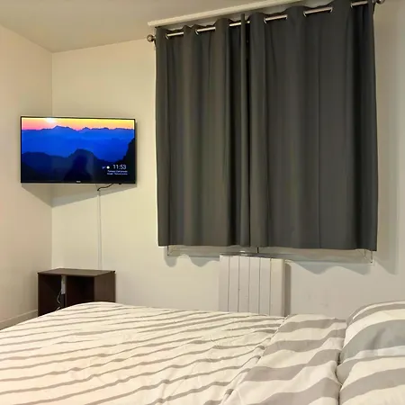 Vaillant - Confort - Fibre - 5min Du Tramway #sirdest Apartment *